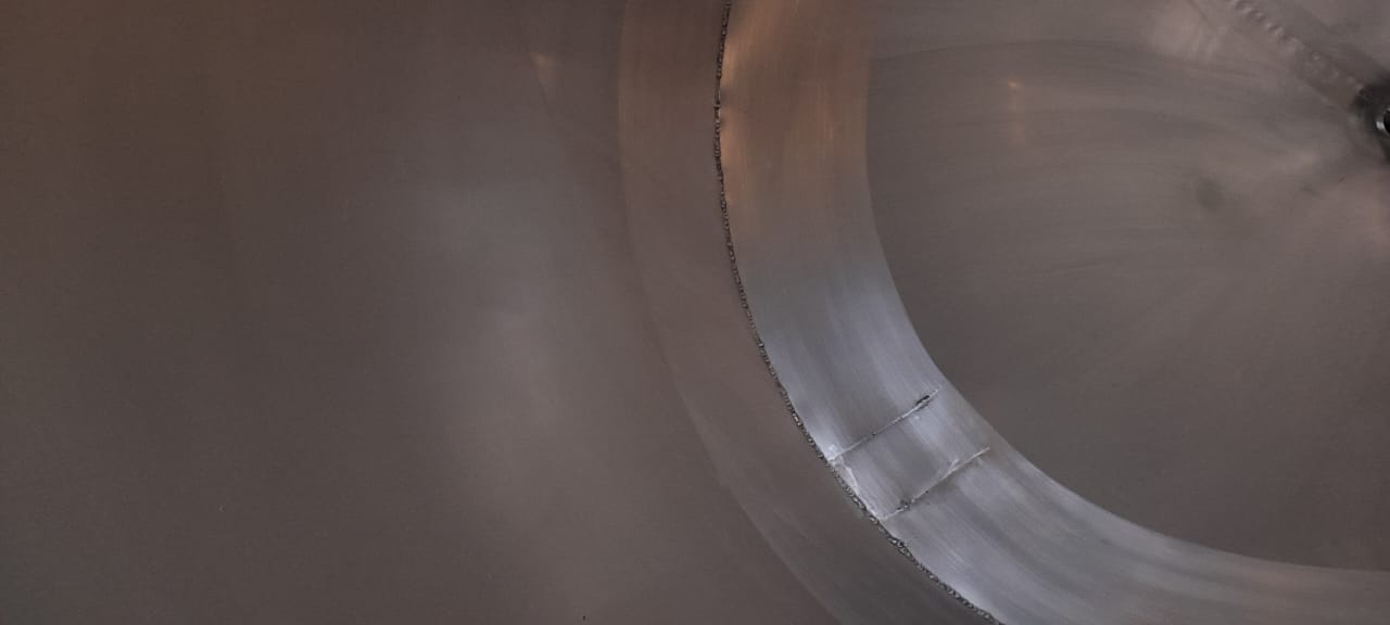 Detalle de acabado metálico